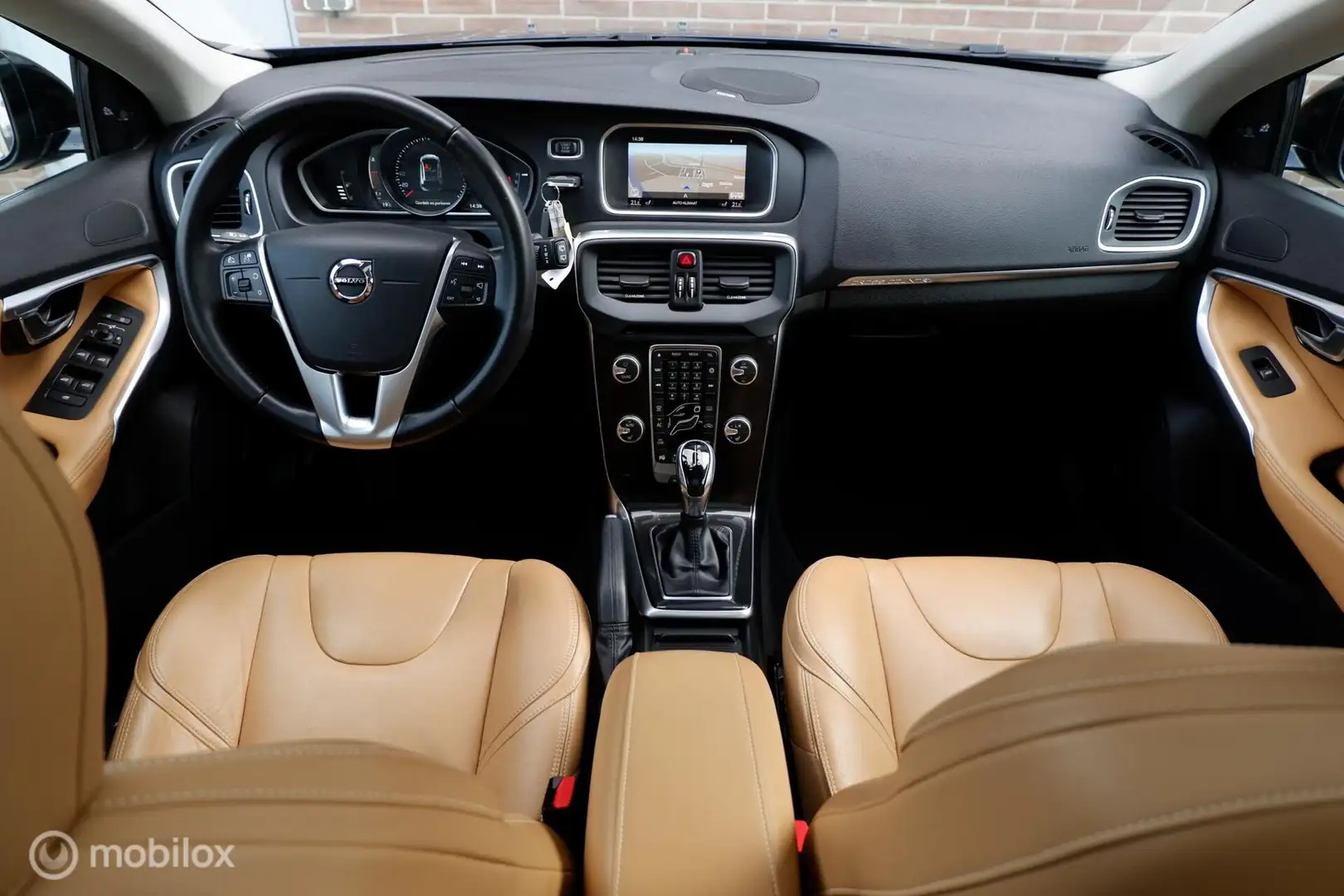 Volvo V40 Cross Country T3 153PK GEARTRONIC POLAR+ LUXERY | PANO | ACC | B Blauw - 2
