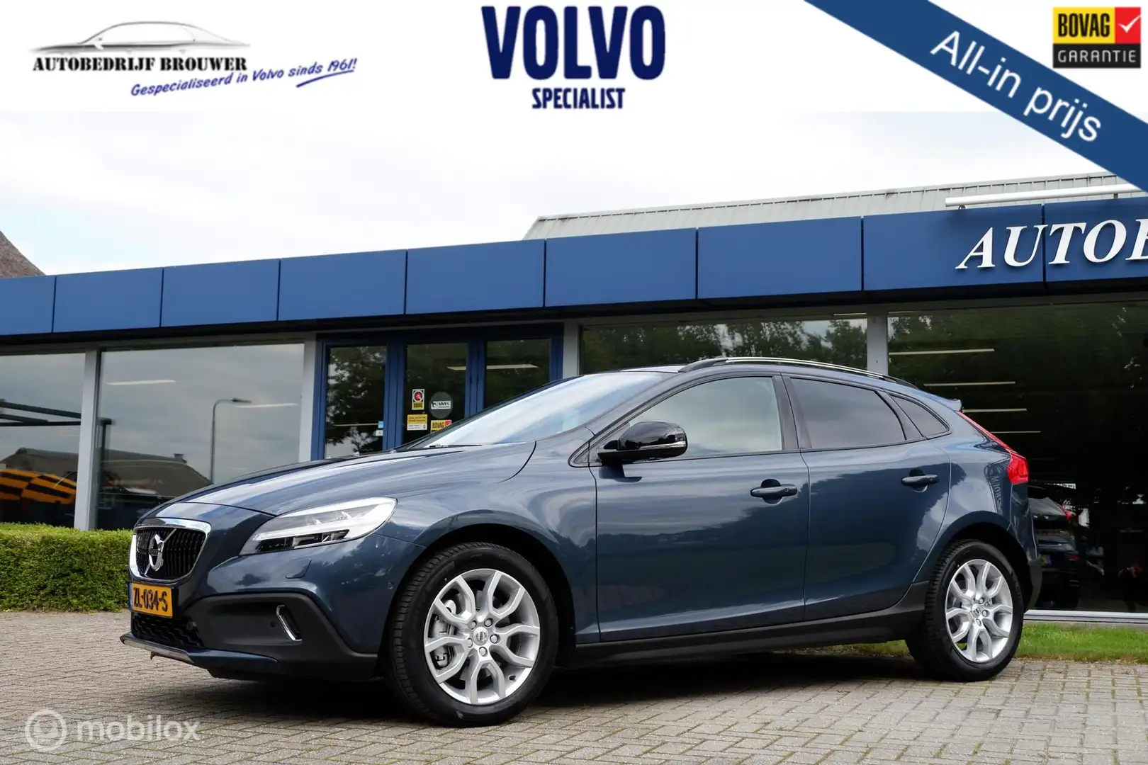 Volvo V40 Cross Country T3 153PK GEARTRONIC POLAR+ LUXERY | PANO | ACC | B Blauw - 1