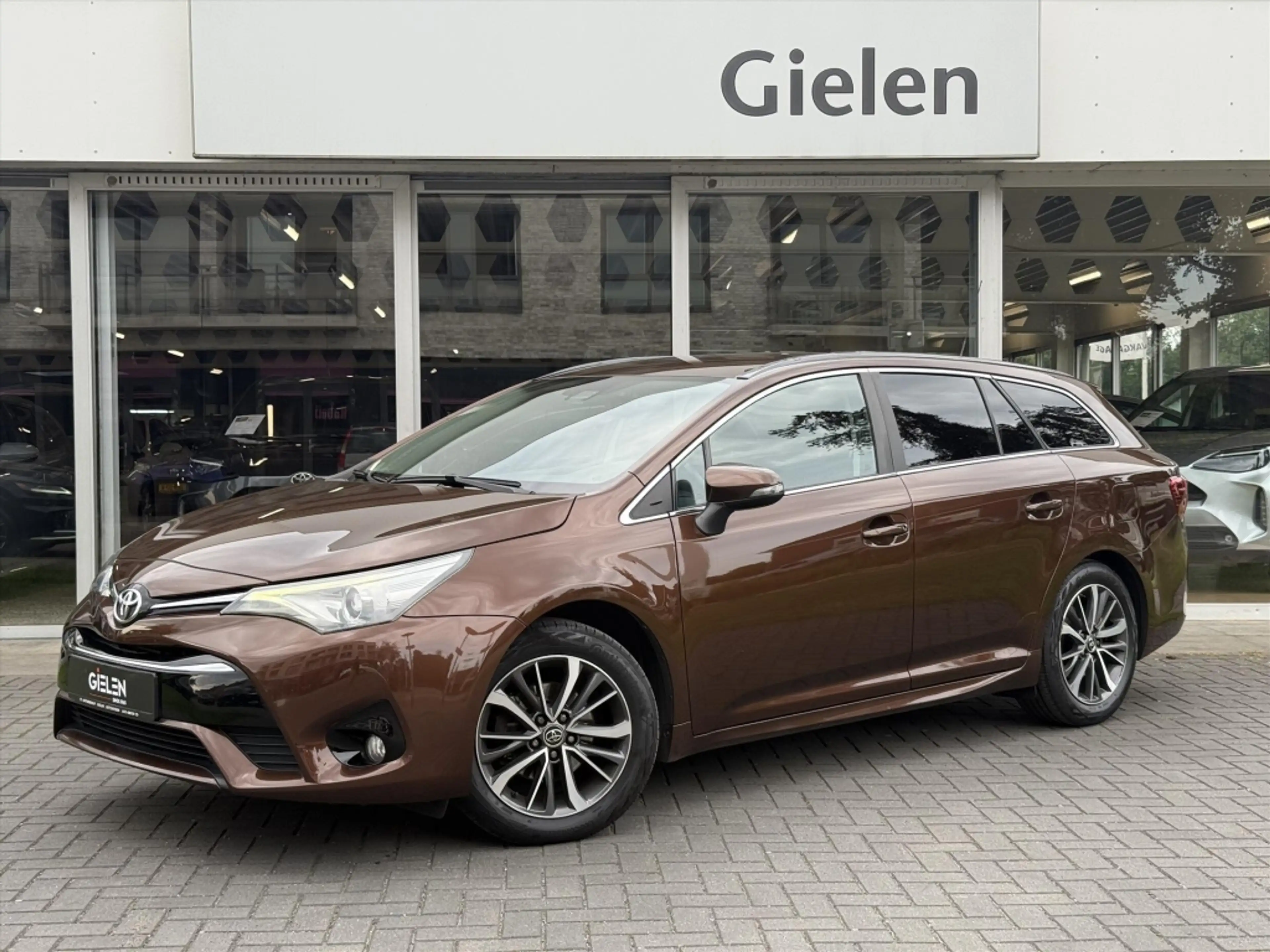 Toyota Avensis 1.8 VVT-i Lease Pro | 2e eigenaar, Trekhaak, Navig