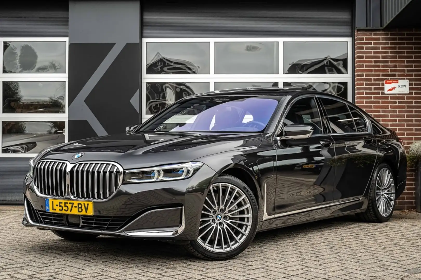 BMW 745 745e High Executive | Panorama | Head-Up | H/K | 4 Gris - 1