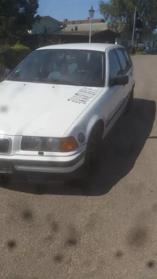 BMW 320i touring, foto 1