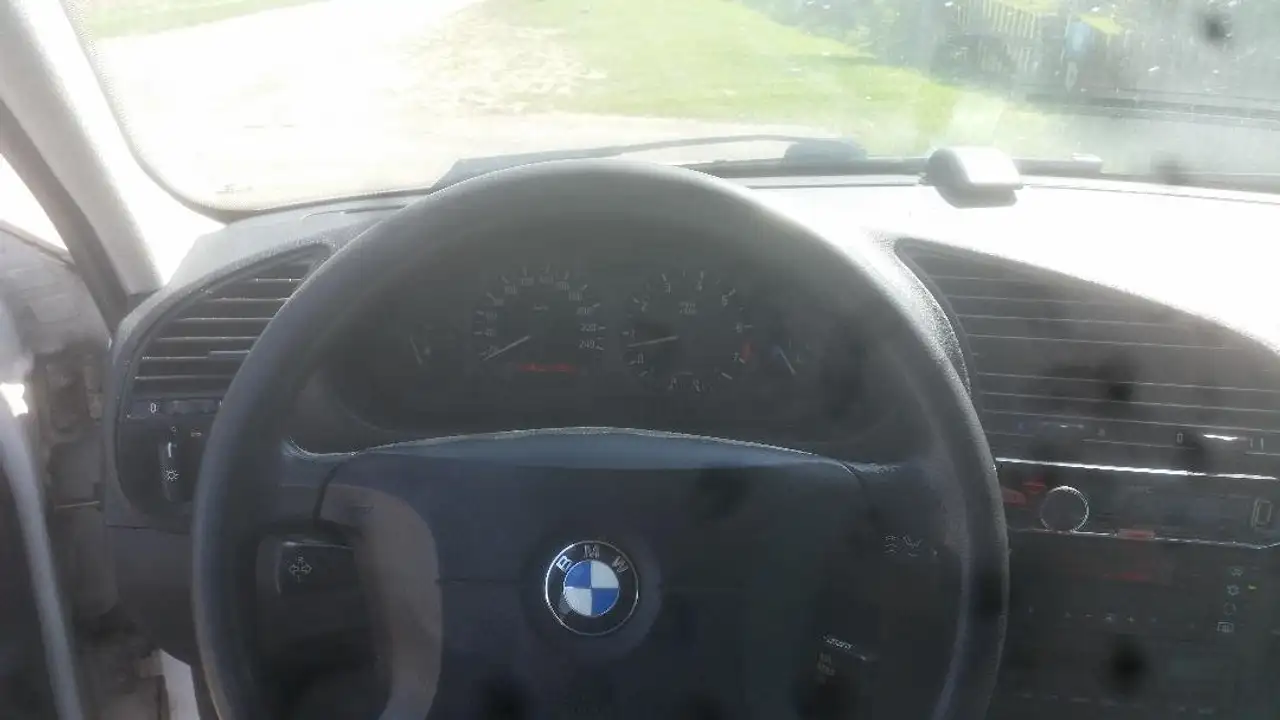 BMW 320i touring, foto 10