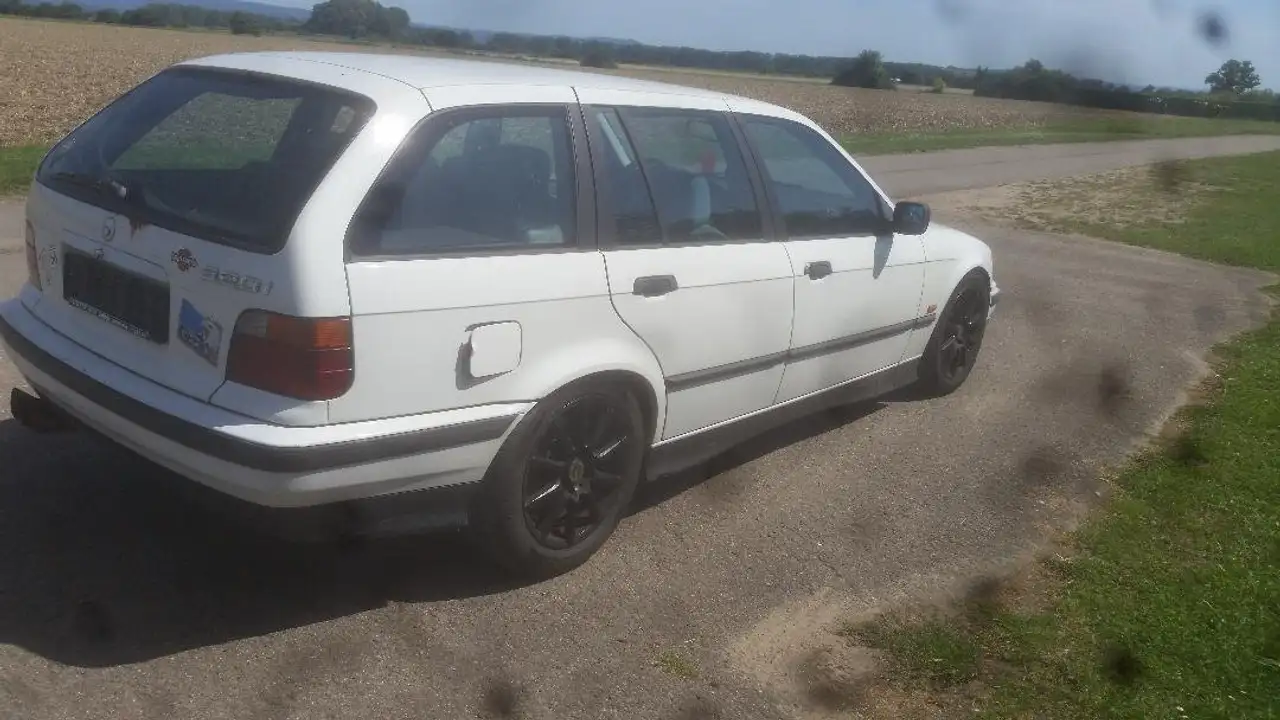 BMW 320i touring, foto 6