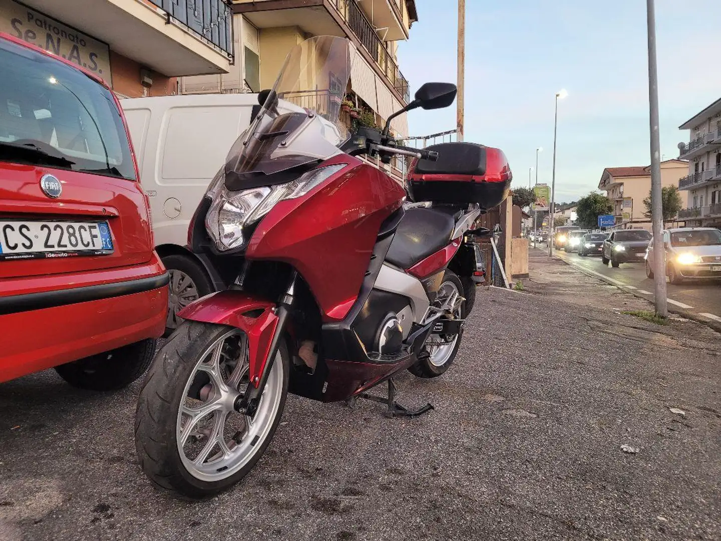Honda Integra 700 (2011 - 13) Rosso - 2