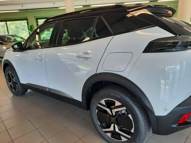 Peugeot 2008 view 7