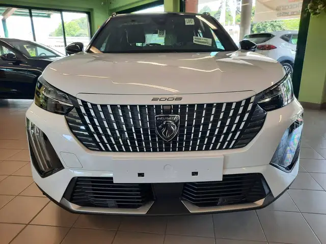 Peugeot 2008 view 3