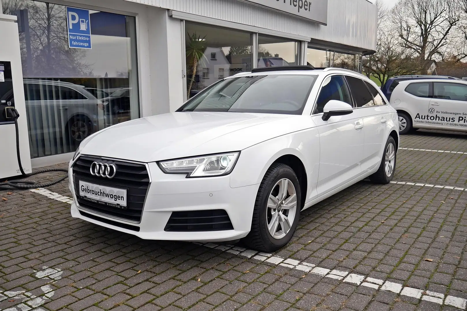 Audi A4 Avant 2.0 TDI Pano AHK Teilleder/Alcantara Navi... Weiß - 2