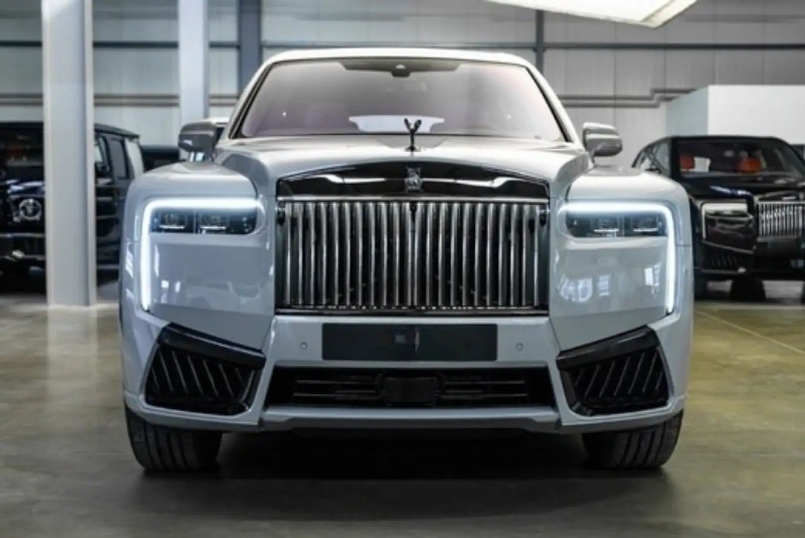 Rolls-Royce Cullinan Grau - 2