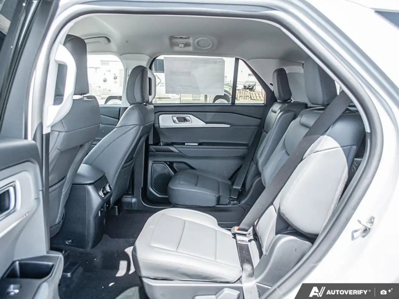Ford Explorer photo Ford Explorer