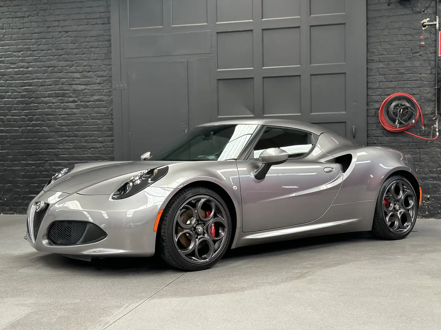 Alfa Romeo 4C 1.8 TBi #belgian car #servicebook #100% original Gris - 1