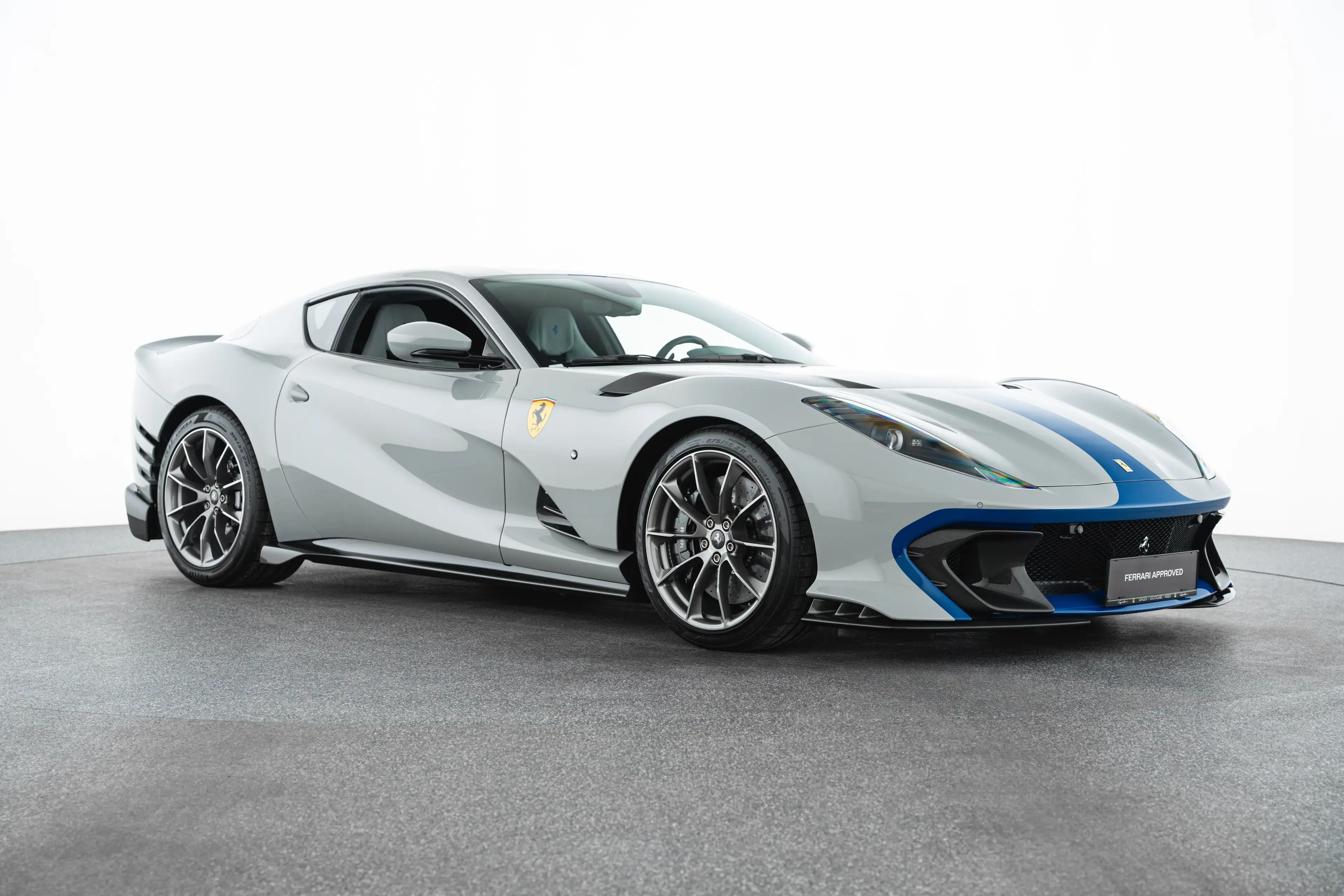 Ferrari 812 Competizione "Tailor Made" — photo 3