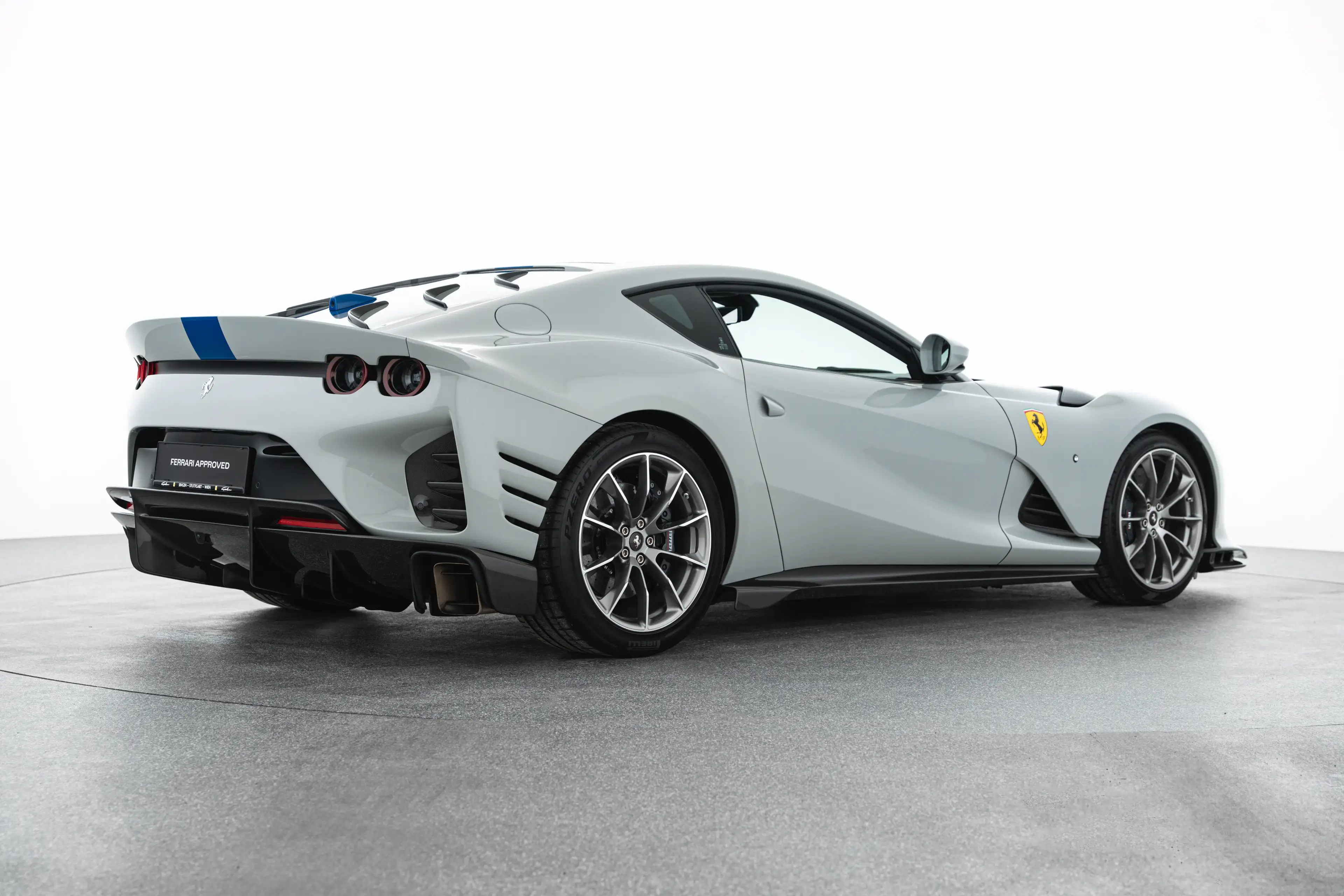 Ferrari 812 Competizione "Tailor Made" — photo 5
