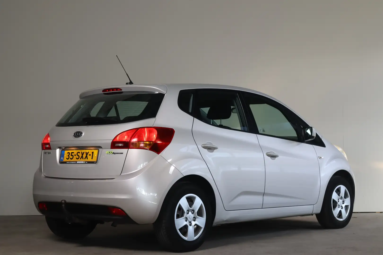Kia Venga 1.4 CVVT Seven - NL- Auto!! Navi I Airco I Cruise Beige - 2