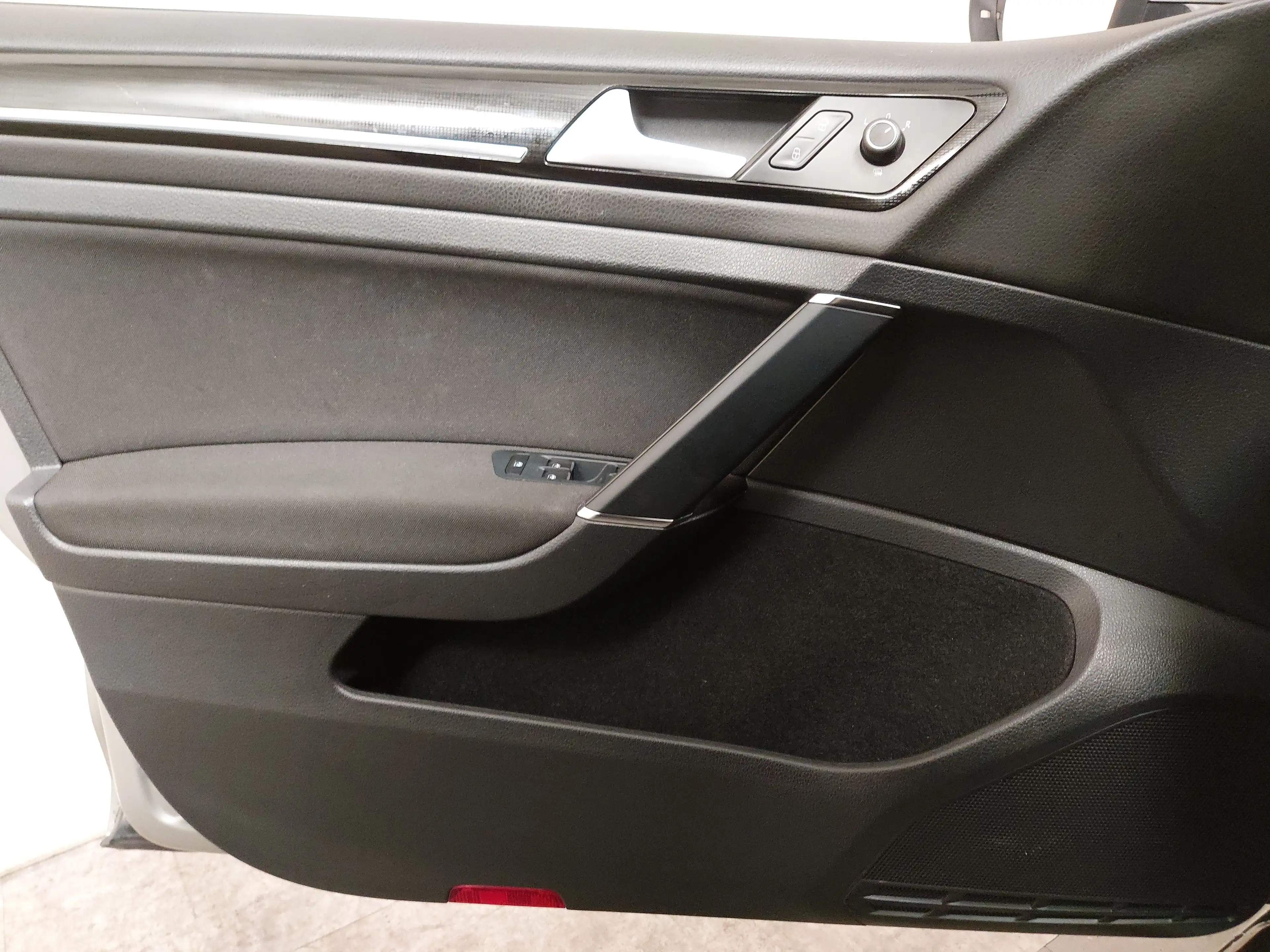 Volkswagen Golf Highline Navi LED Pano Massage T-LEDER KLIMA RADIO MFL SHZ GSD PDC STHZG AHK DAB — photo 5