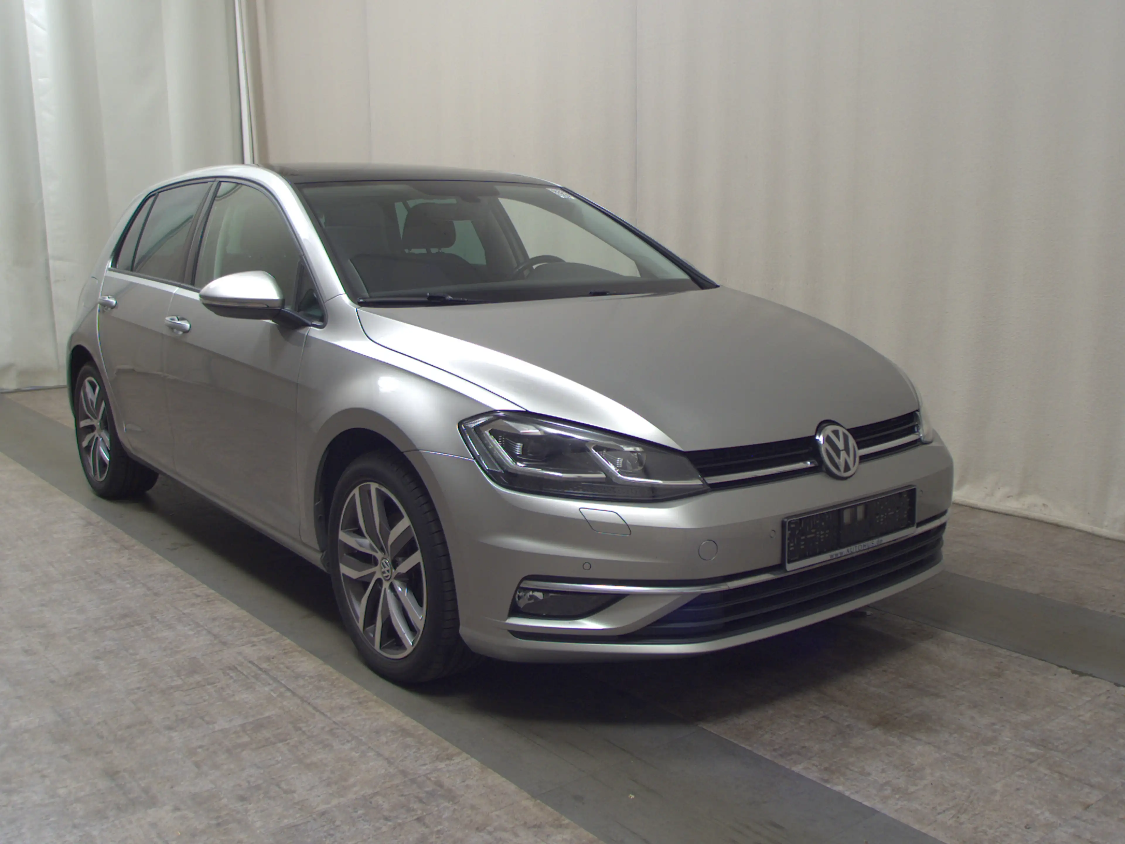 Volkswagen Golf Highline Navi LED Pano Massage T-LEDER KLIMA RADIO MFL SHZ GSD PDC STHZG AHK DAB — photo 3