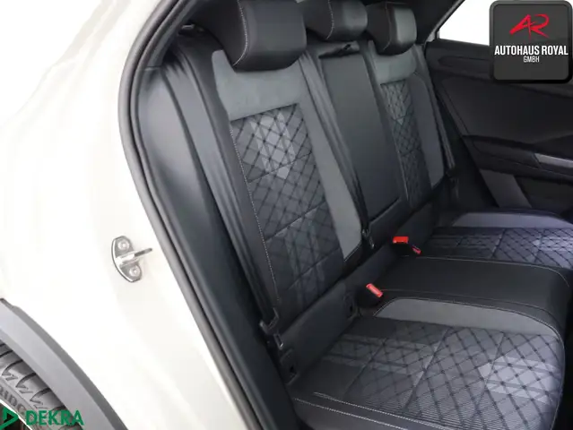 Volkswagen T-Roc view 13