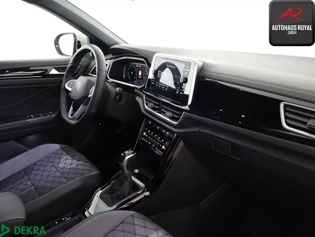 Volkswagen T-Roc view 9