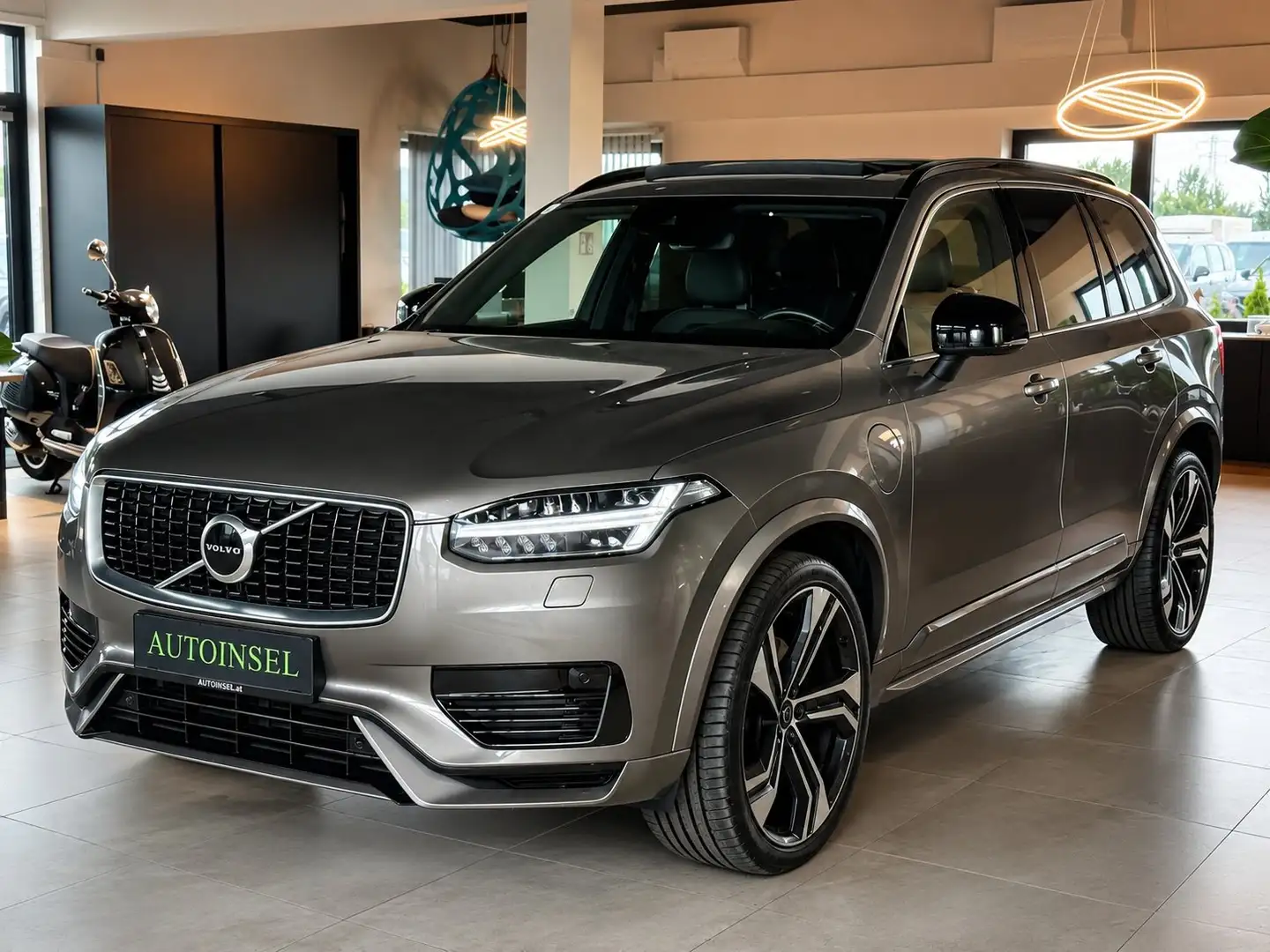 Volvo XC90 R Design Plug-In Hybrid 7 Sitze-Head-Up-Panorama Grau - 2