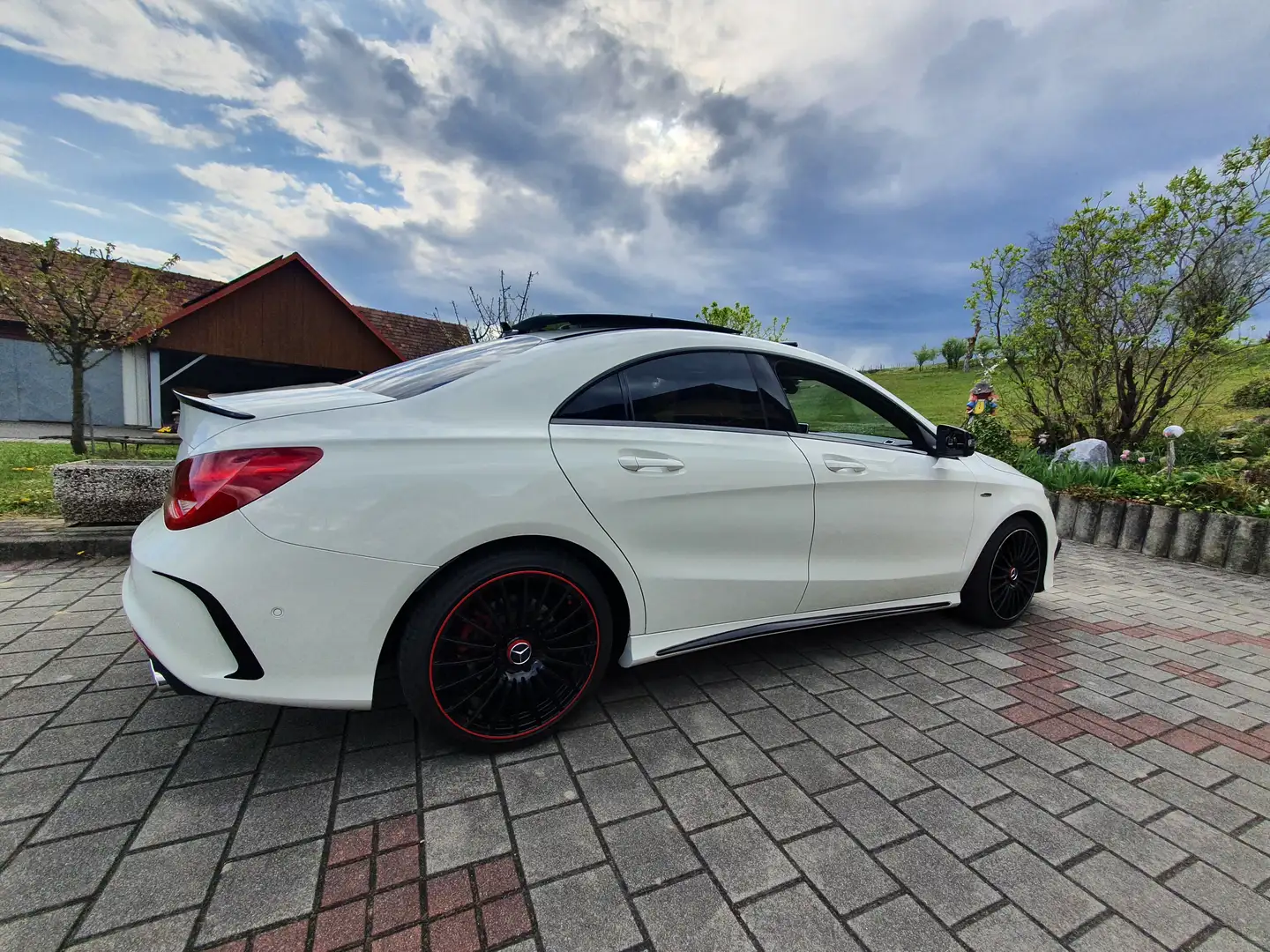 Mercedes-Benz CLA 250 Sport limited edition Weiß - 2