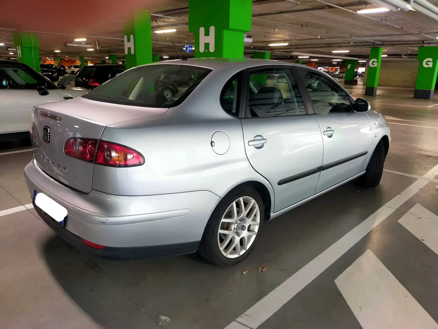 SEAT Cordoba Cordoba 1.2 12v Stylance Dual GPL Srebrny - 2