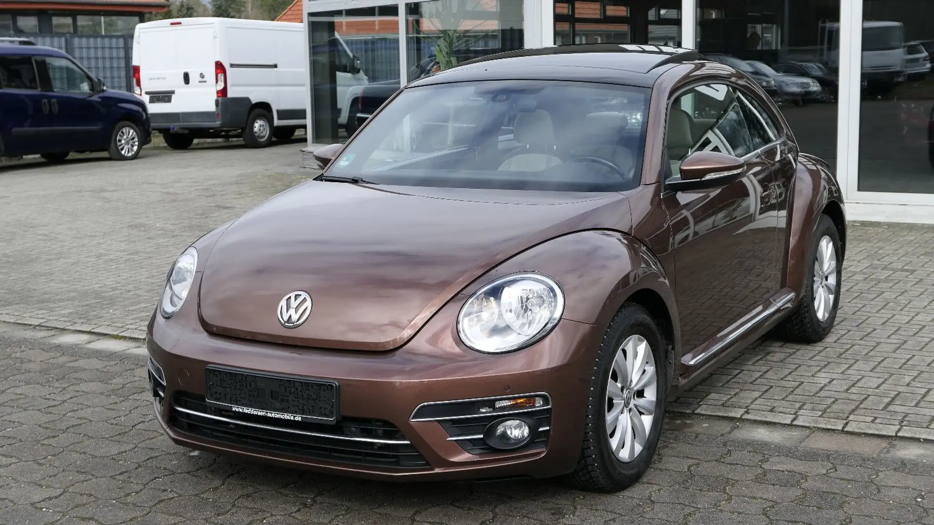 Volkswagen Beetle Design/Panorama/Navi/Euro6/PDC/Klimaaut. Bruin - 1