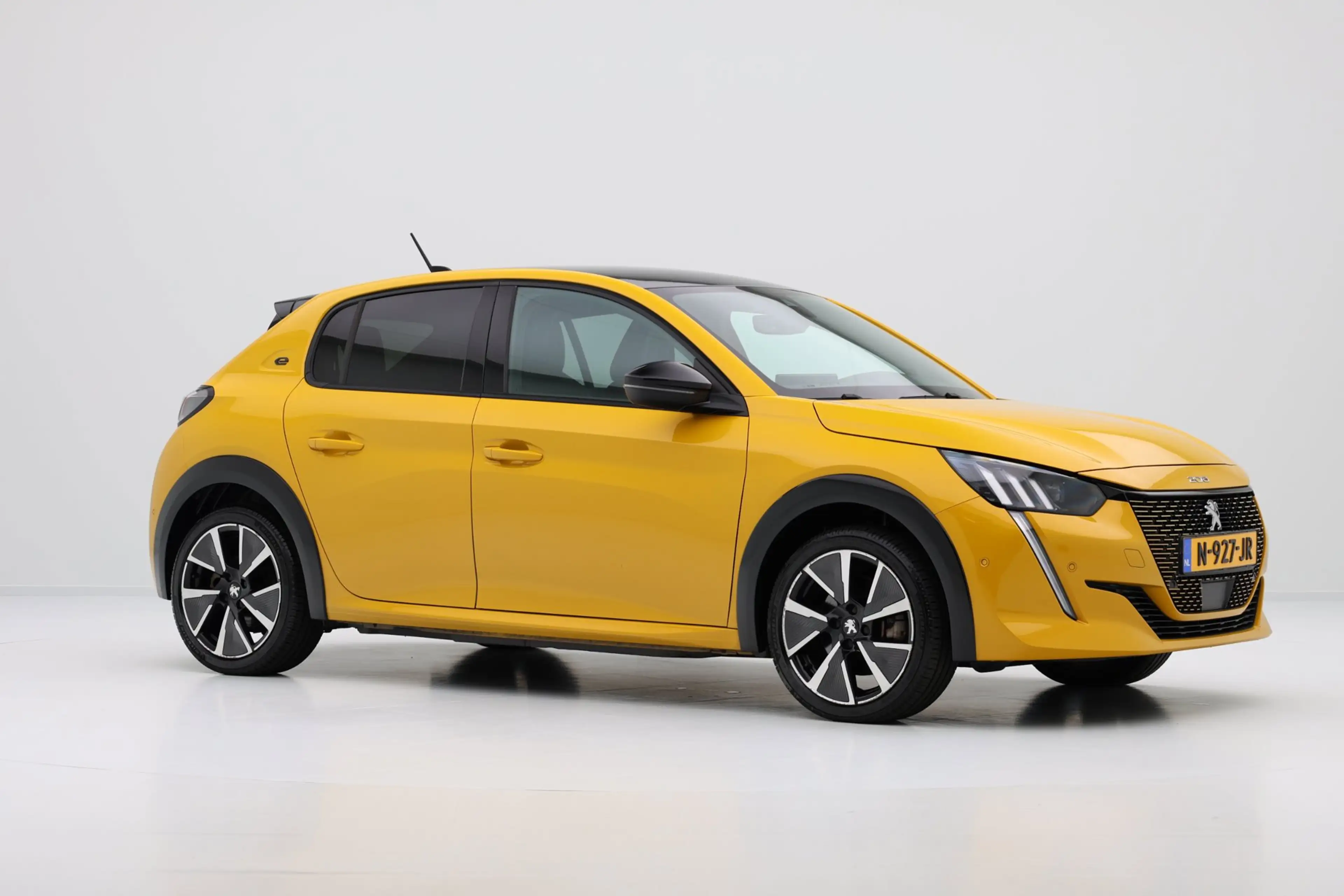 Peugeot e-208 EV GT 350 50 kWh Aut. Navi|Virtual Display|1e Eig| — photo 4