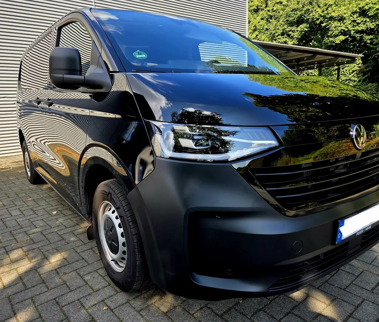 Volkswagen T7 Transporter 2.0 TDI 125KW/170PS 8-Gang DSG Černá - 2