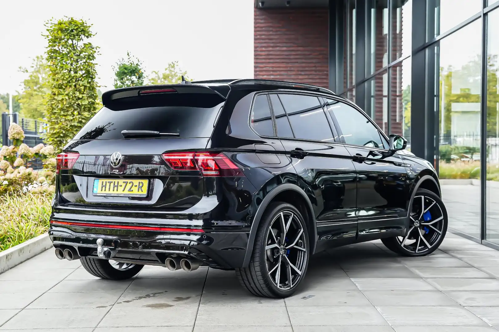 Volkswagen Tiguan R 4Motion 2.0 320pk TSI 75 Edition |Akrapovic|pano Noir - 2