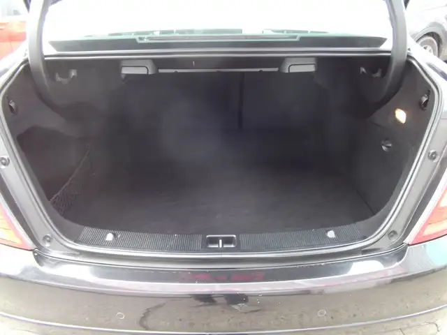 Mercedes-Benz C-Class view 27