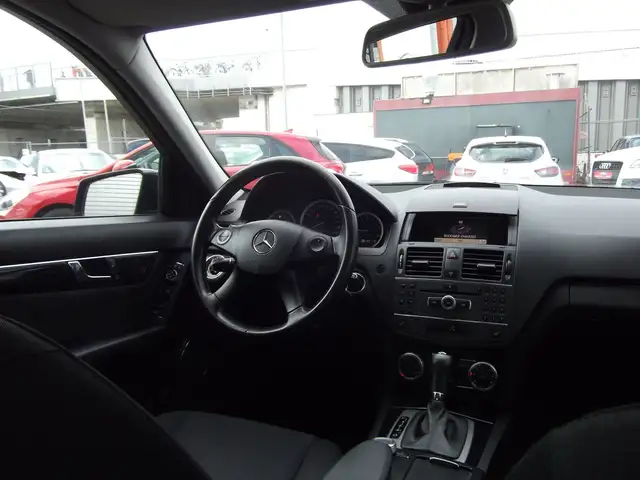Mercedes-Benz C-Class view 11