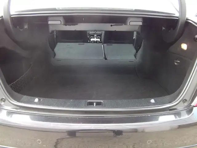 Mercedes-Benz C-Class view 28