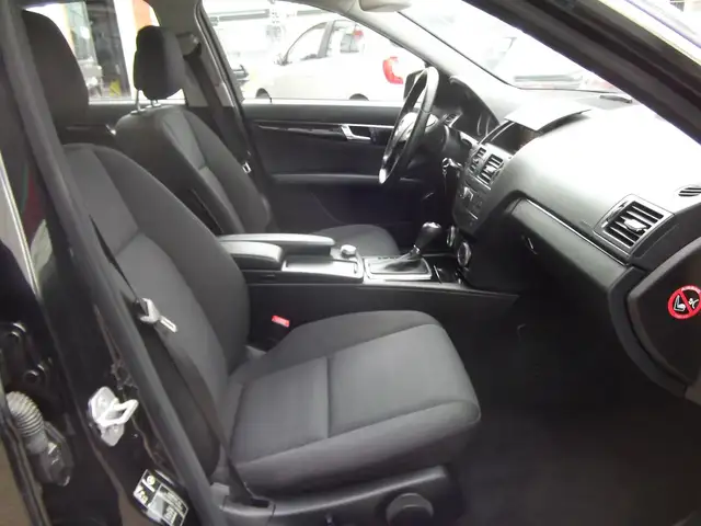 Mercedes-Benz C-Class view 16