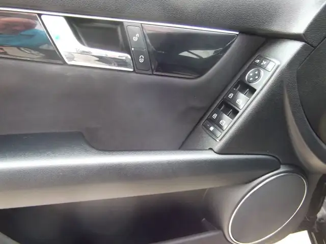 Mercedes-Benz C-Class view 23