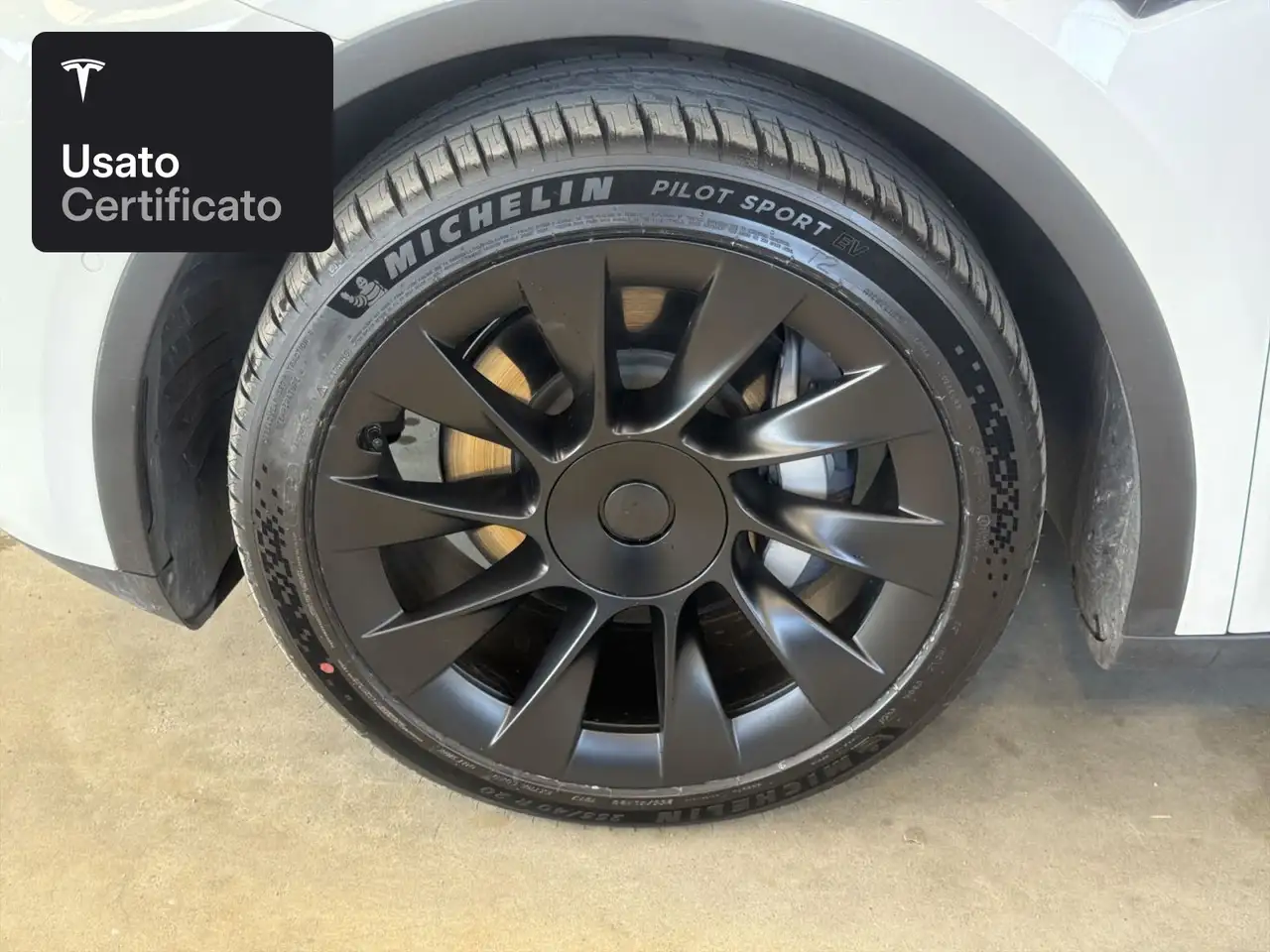 2022 Tesla Model Y Long Range AWD, photograph 5