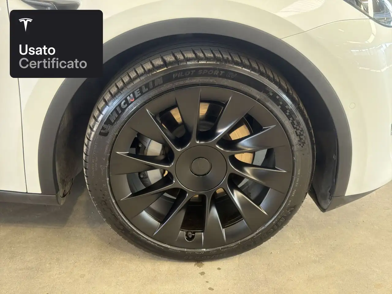 2022 Tesla Model Y Long Range AWD, photograph 11