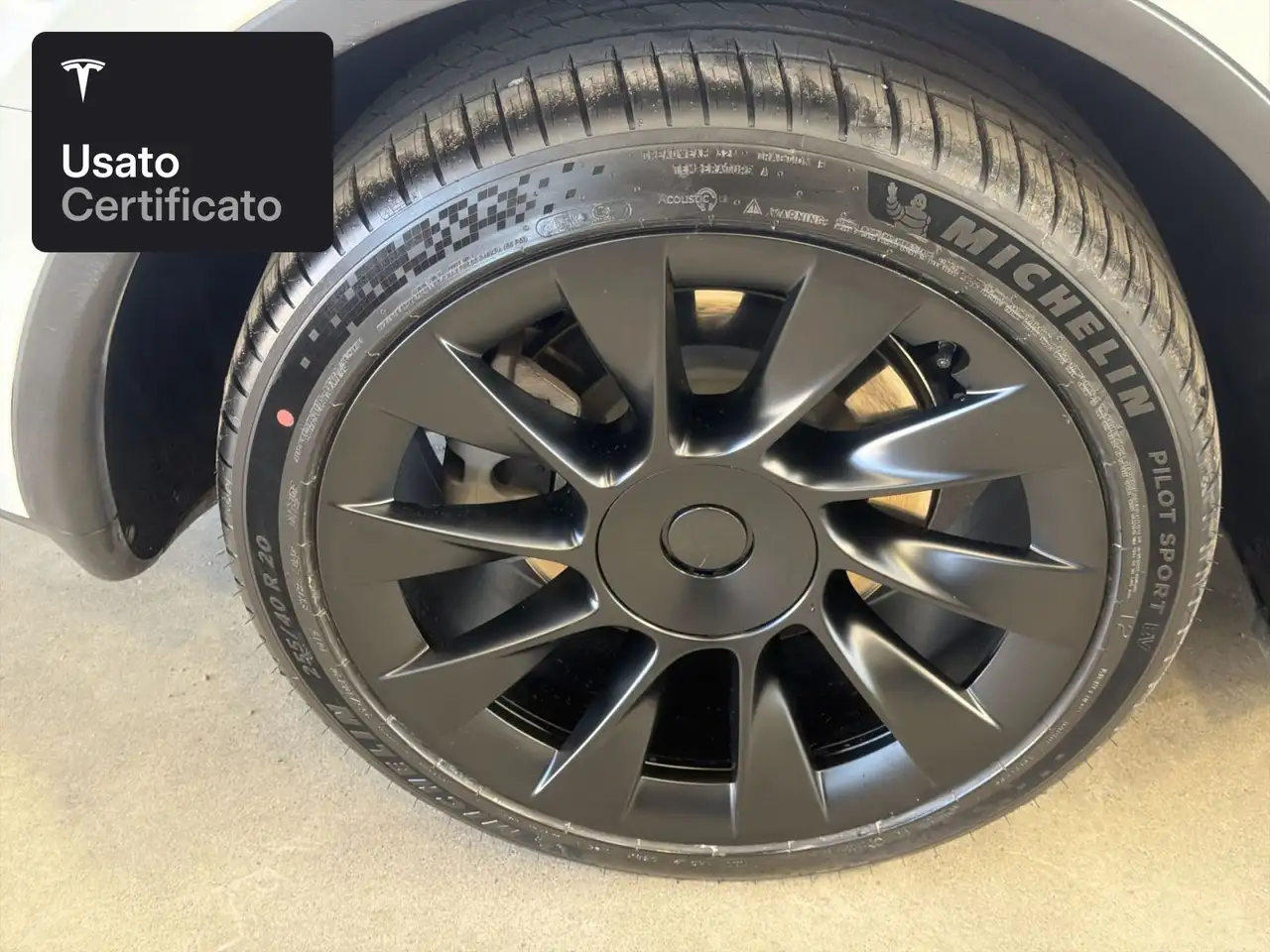 2022 Tesla Model Y Long Range AWD, photograph 10