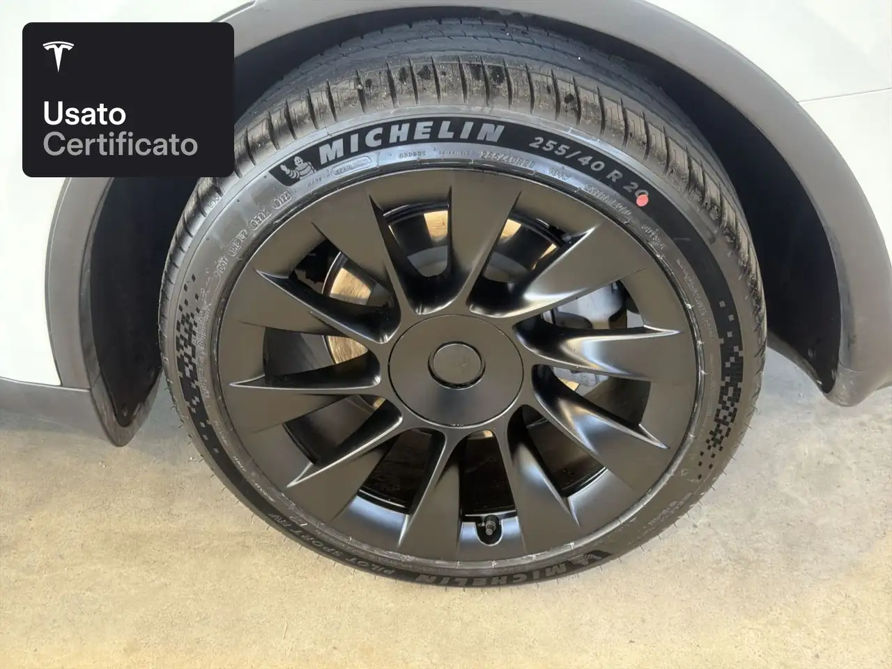 2022 Tesla Model Y Long Range AWD, photograph 6