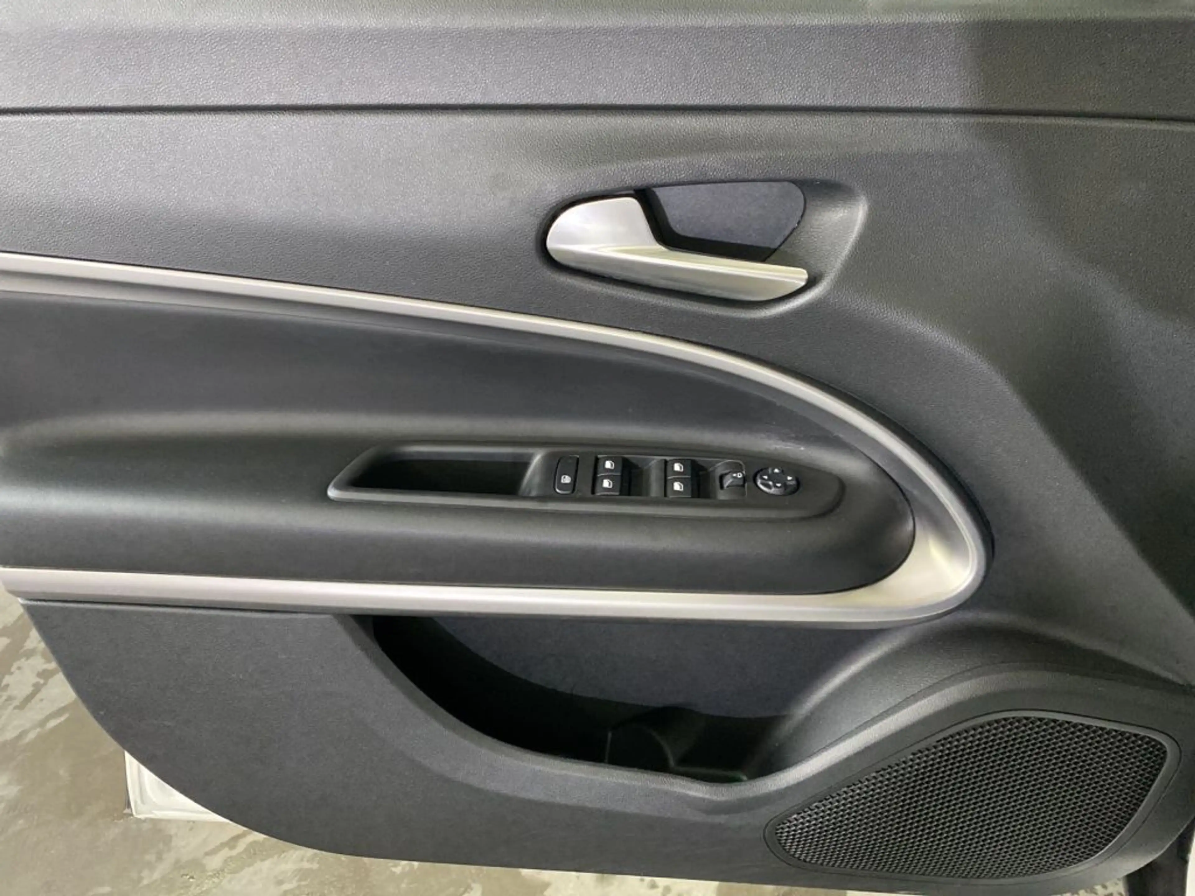 Jeep Avenger 1.2 GSE T3 Turbo-Benzin GDI Summit — photo 12