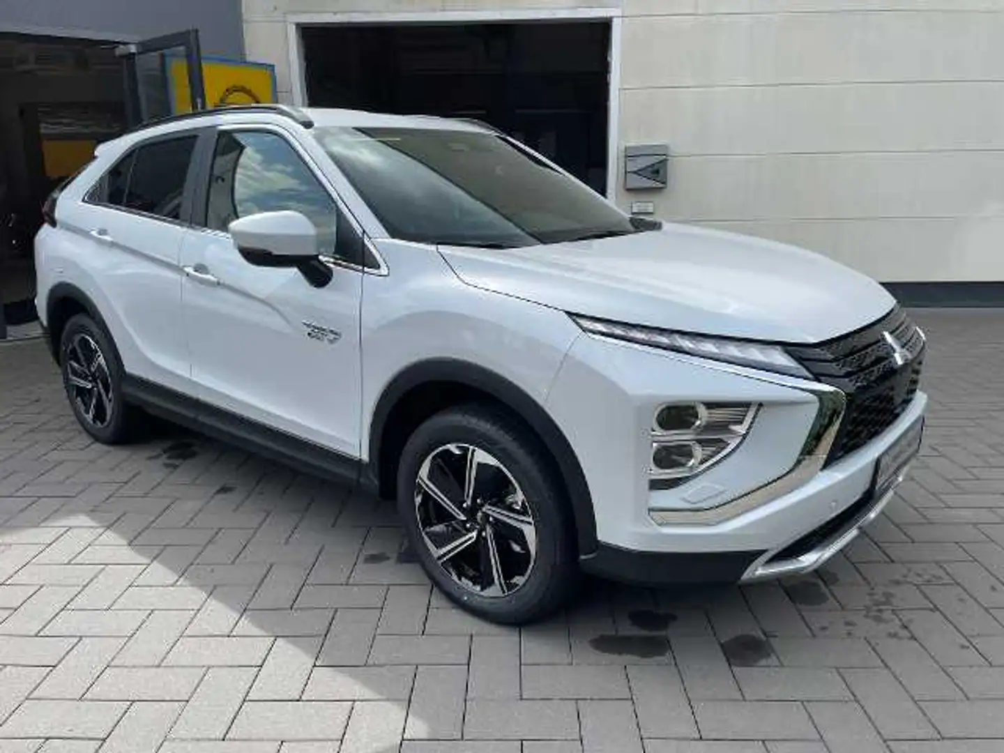 Mitsubishi Eclipse Cross Plug-in Hybrid PLUS 2.4 MIVEC 4WD Weiß - 2