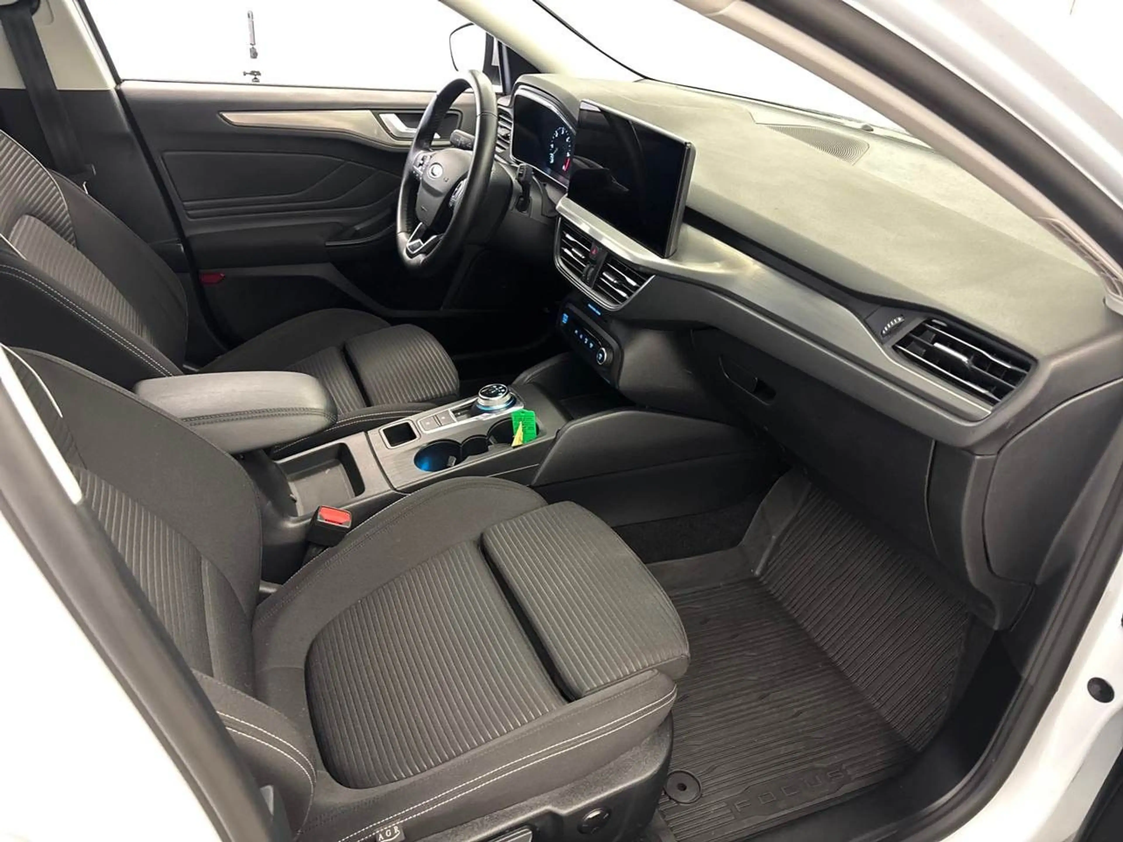 Ford Focus Titanium AHK*Kamera*LED*NaviGroß*LM*DAB — photo 7
