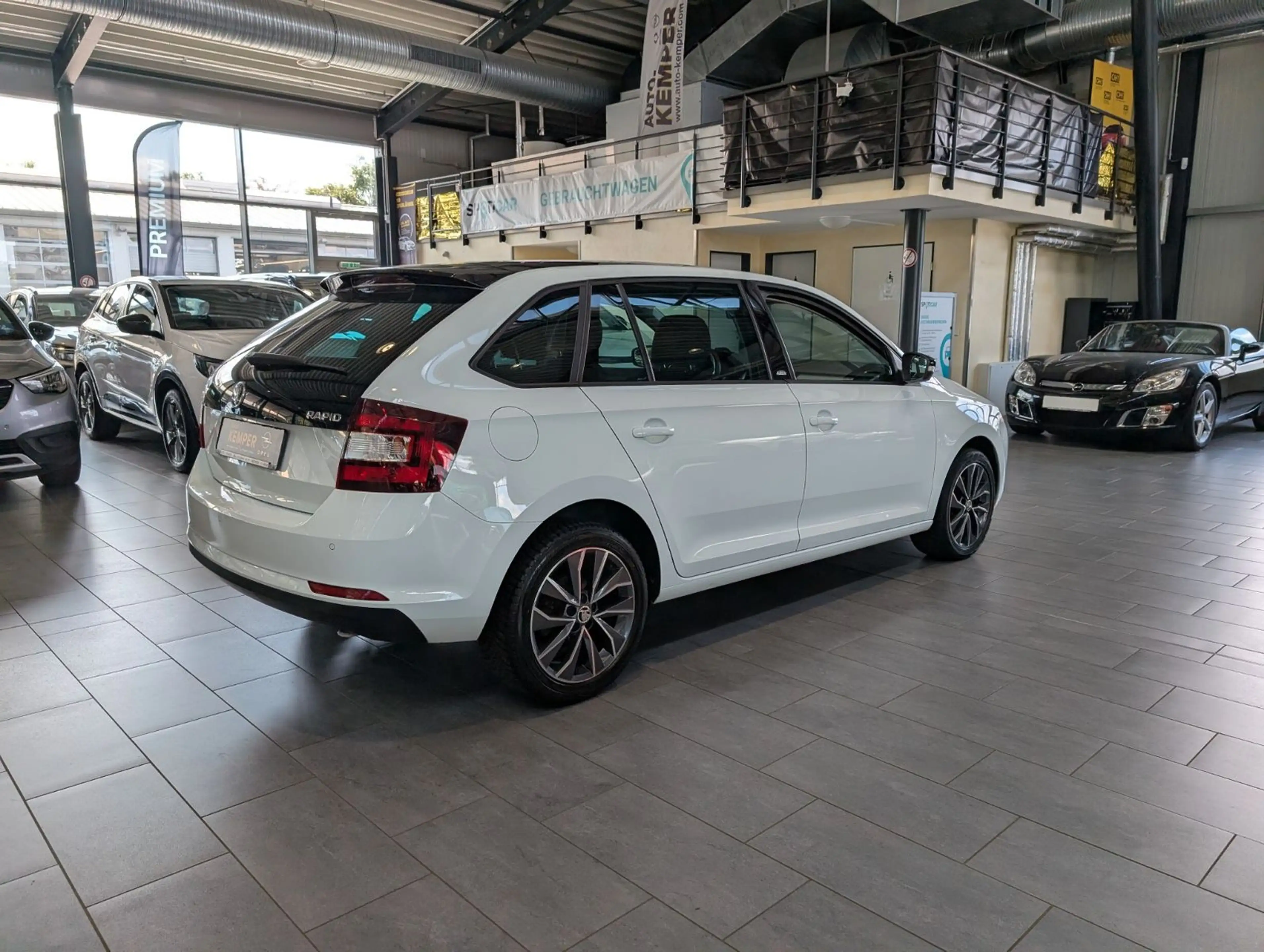 Skoda Rapid/Spaceback Spaceback Edition SH 4el Fenster Allwetter — photo 3