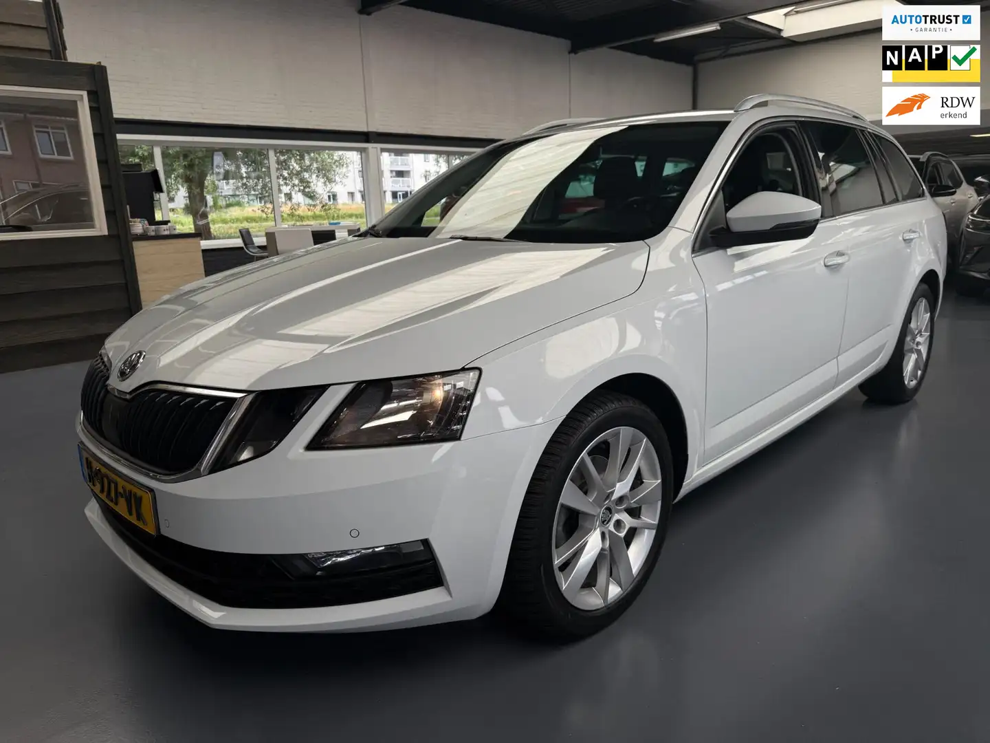 Skoda Octavia Combi 1.5 TSI Greentech Business Edition Wit - 1