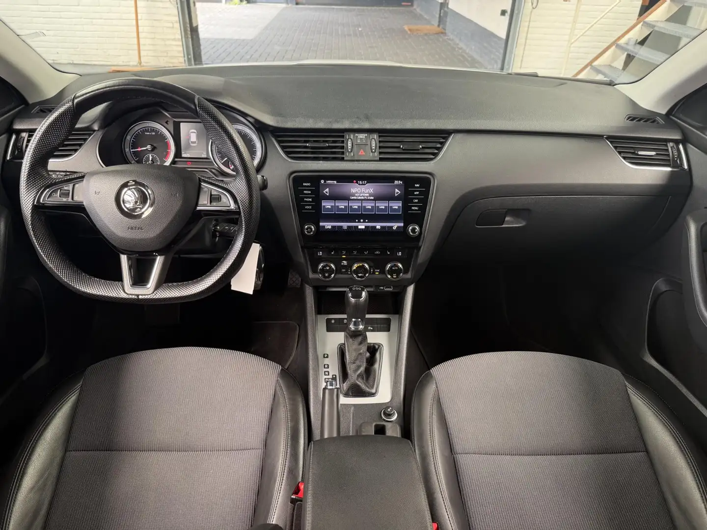 Skoda Octavia Combi 1.5 TSI Greentech Business Edition Wit - 2