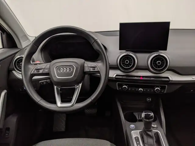 Audi Q2 view 7