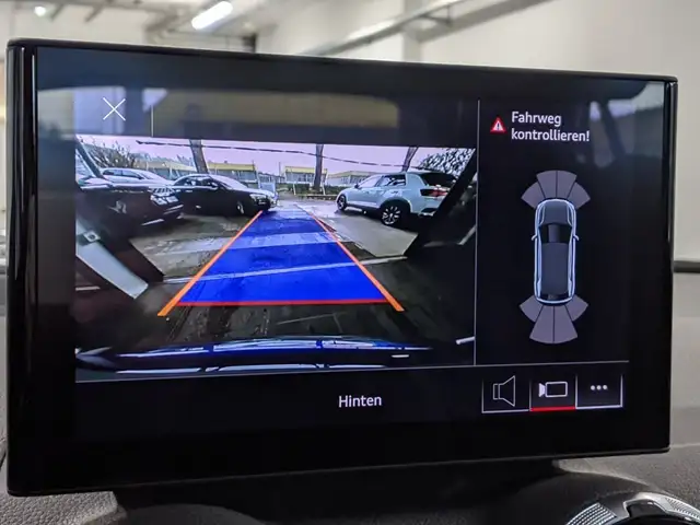 Audi Q2 view 12