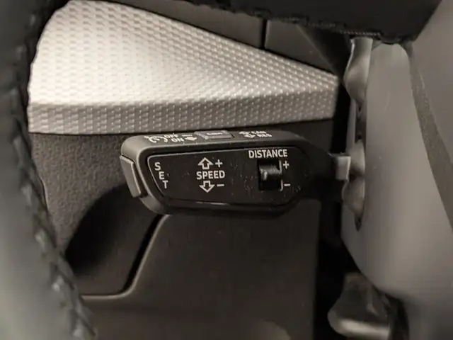 Audi Q2 view 8