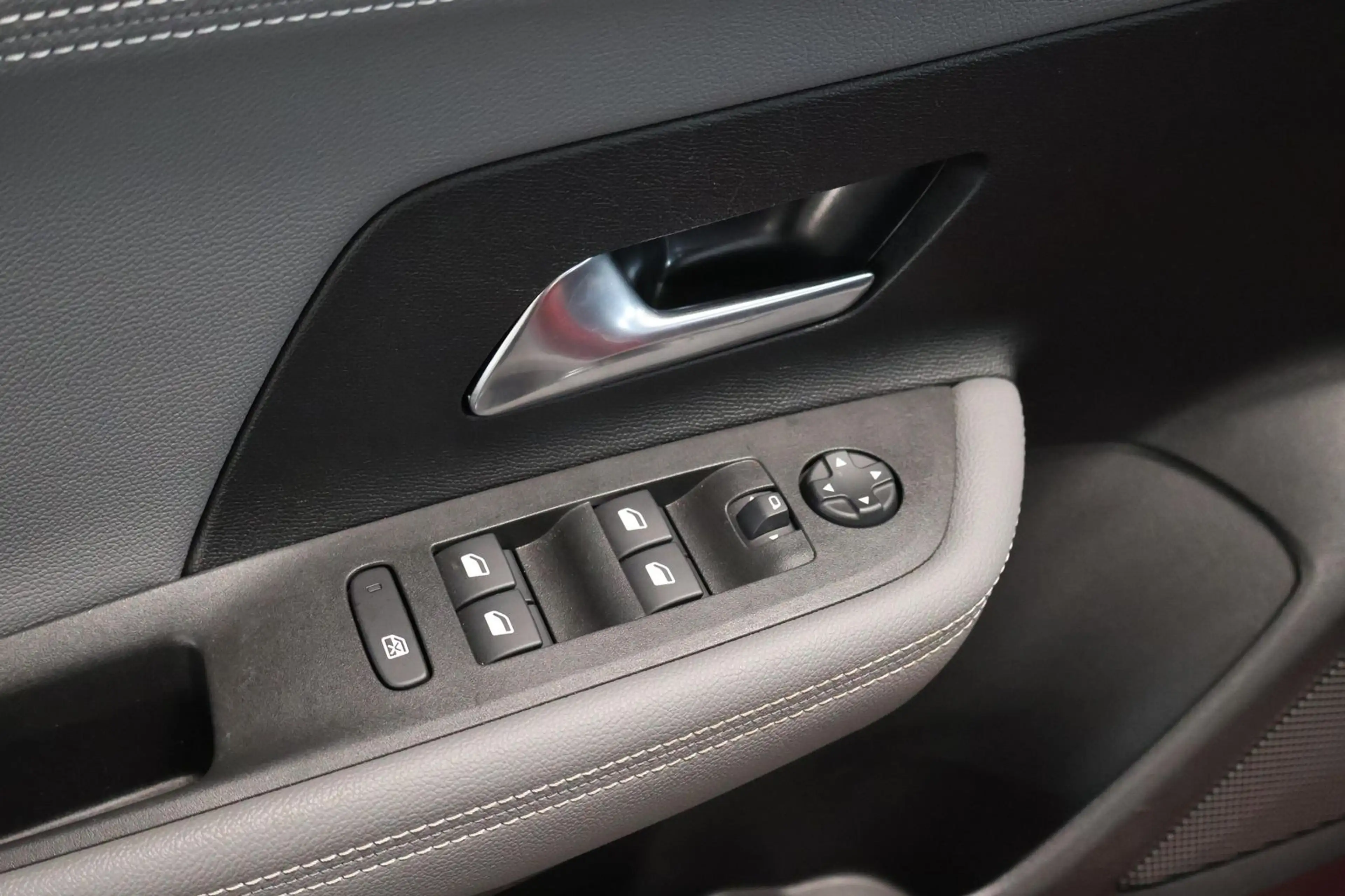Opel Mokka-E Elegance LED+KAM+WINTER+KEYLESS+CARPLAY+ — photo 6
