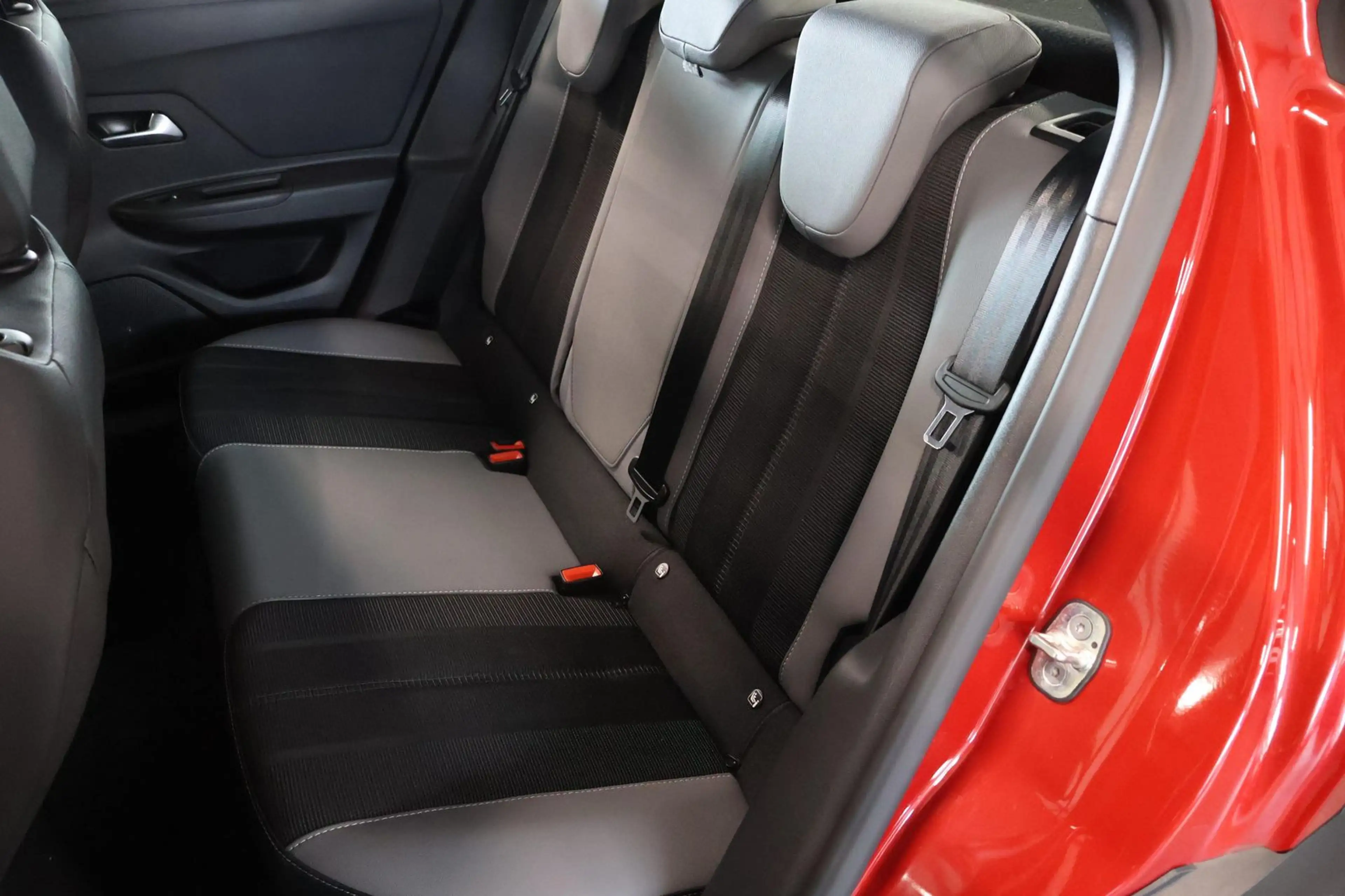 Opel Mokka-E Elegance LED+KAM+WINTER+KEYLESS+CARPLAY+ — photo 13