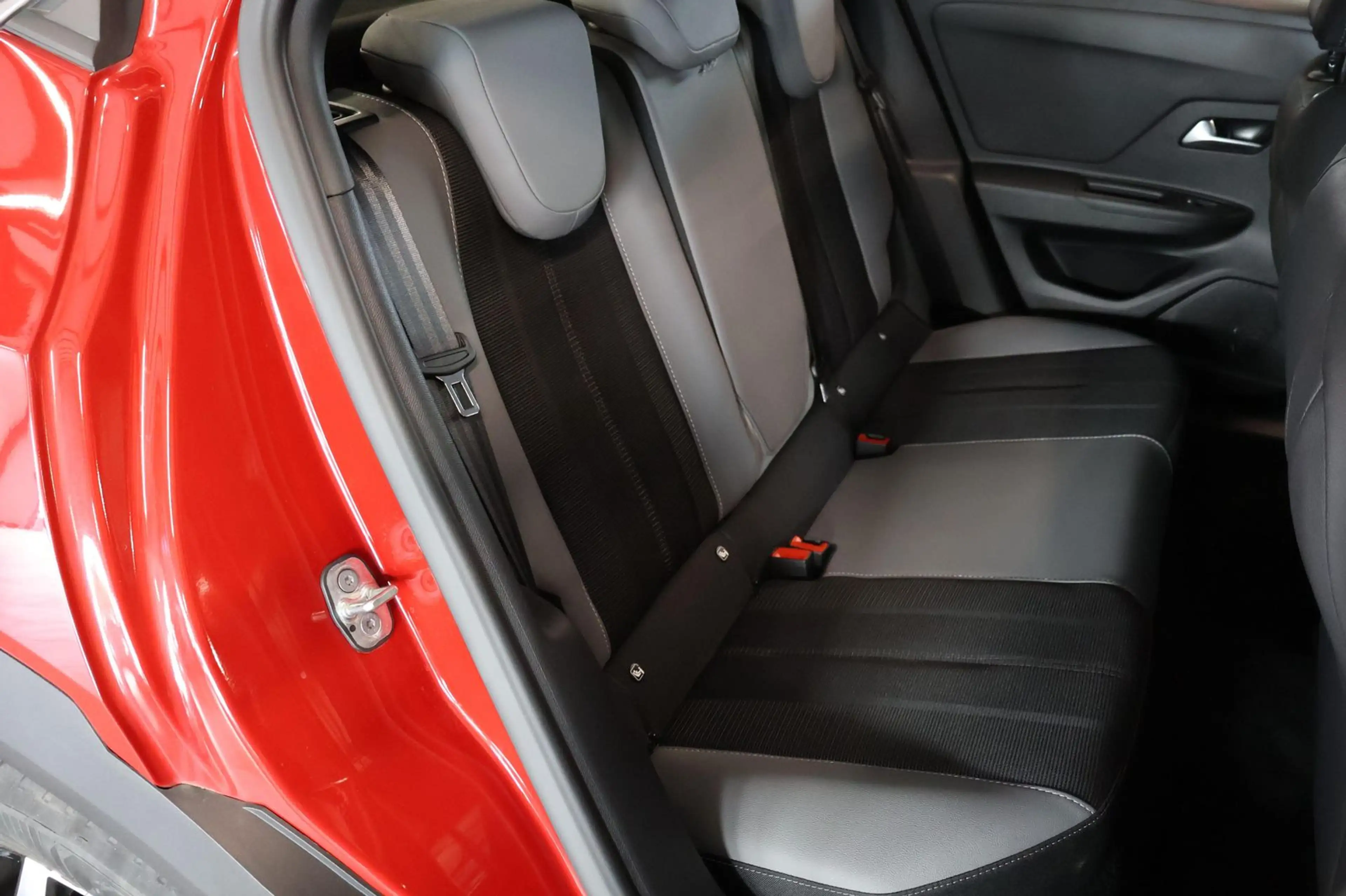 Opel Mokka-E Elegance LED+KAM+WINTER+KEYLESS+CARPLAY+ — photo 15