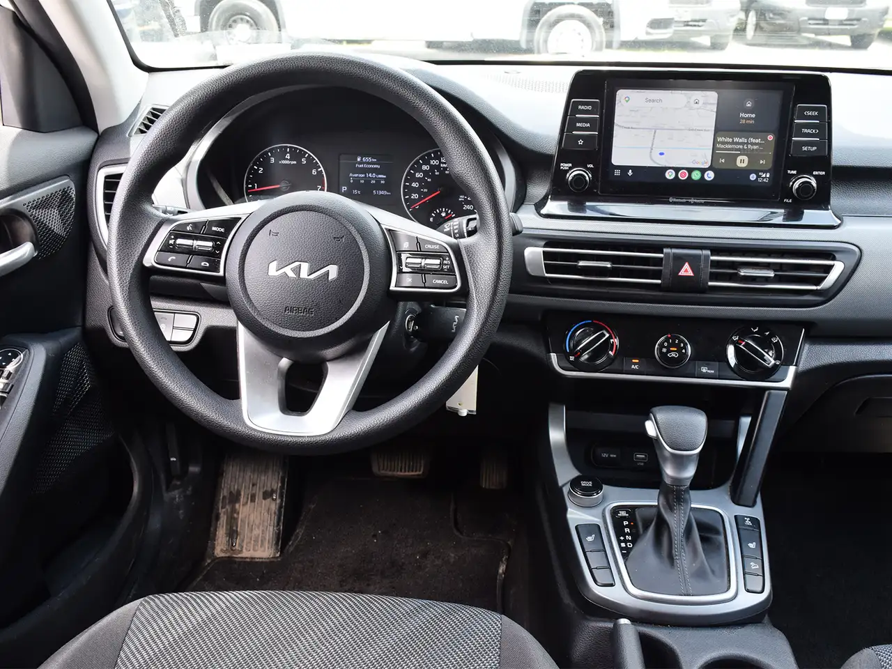 Kia Seltos снимка Kia Seltos